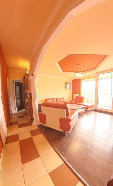 Obývacia izba Denná miestnosť vhodná na rodinné stretávanie a oddych, s priamym vstupom na loggiu(1).jpg