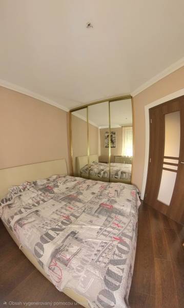 Spálňa Samostatná izba vhodná ako hlavná spálňa s úložným priestorom.jpg