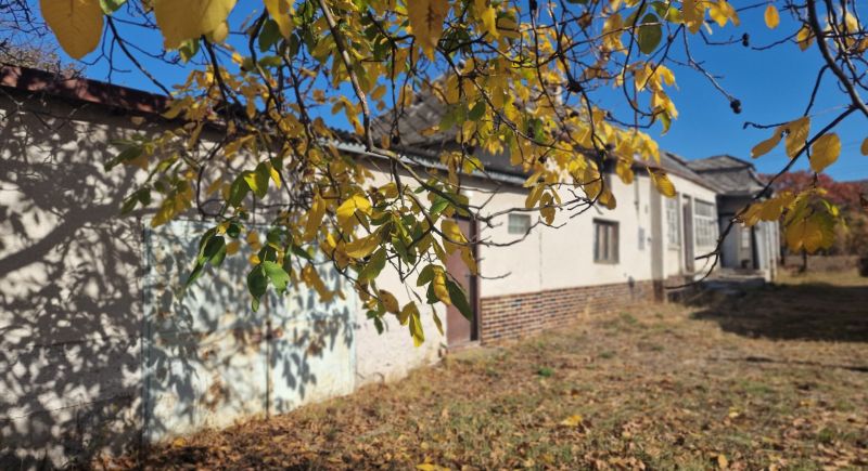 Velká Trna, hospodarska budova, dom.jpg